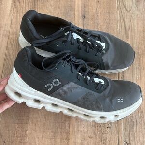 Cloud running shoes | black